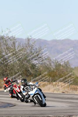 media/Dec-01-2025-Moto Forza (Mon) [[2daa91e15f]]/3-Beginner Group/Session 3 (Turn 3)/